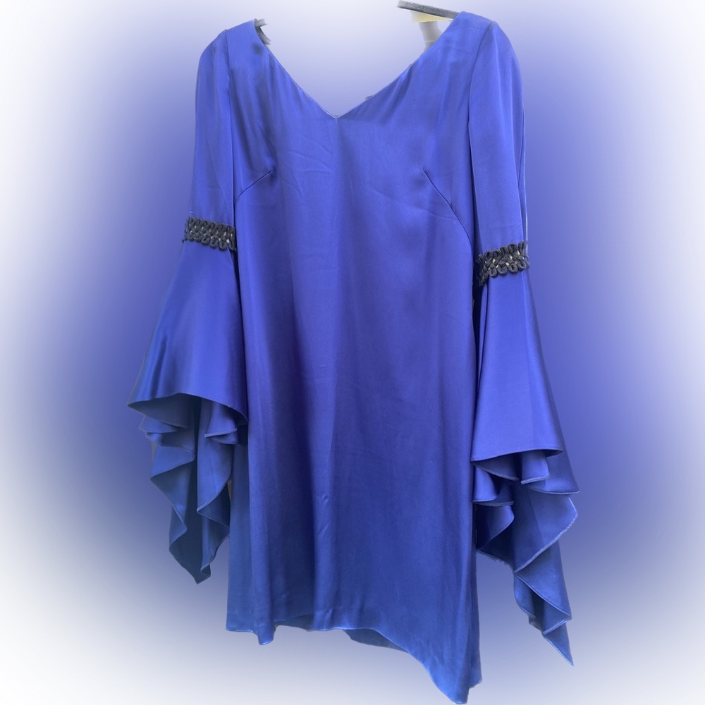 Andrew GN Stunning V neck line mid dress - Midnight blue -